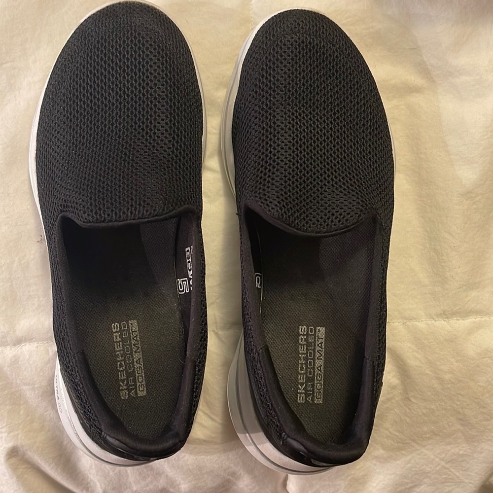Sketchers go walk